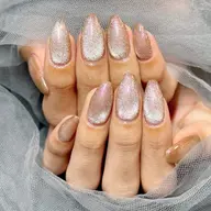 《マグネットネイルの最新デザイン集》ハンド・フット別に解説